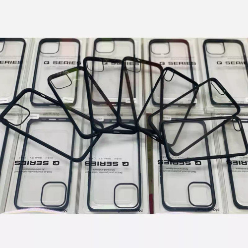 قاب شفاف دور مشکی مجیک ماسک Qseries مناسب آیفون 16 پرو مکس | همراه اکسسوری