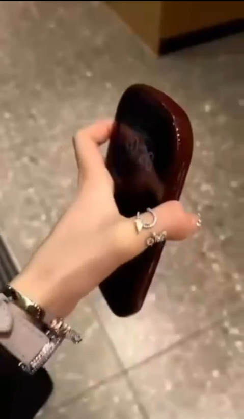قاب چابی قرمز وینی رد آیفون همراه اکسسوری