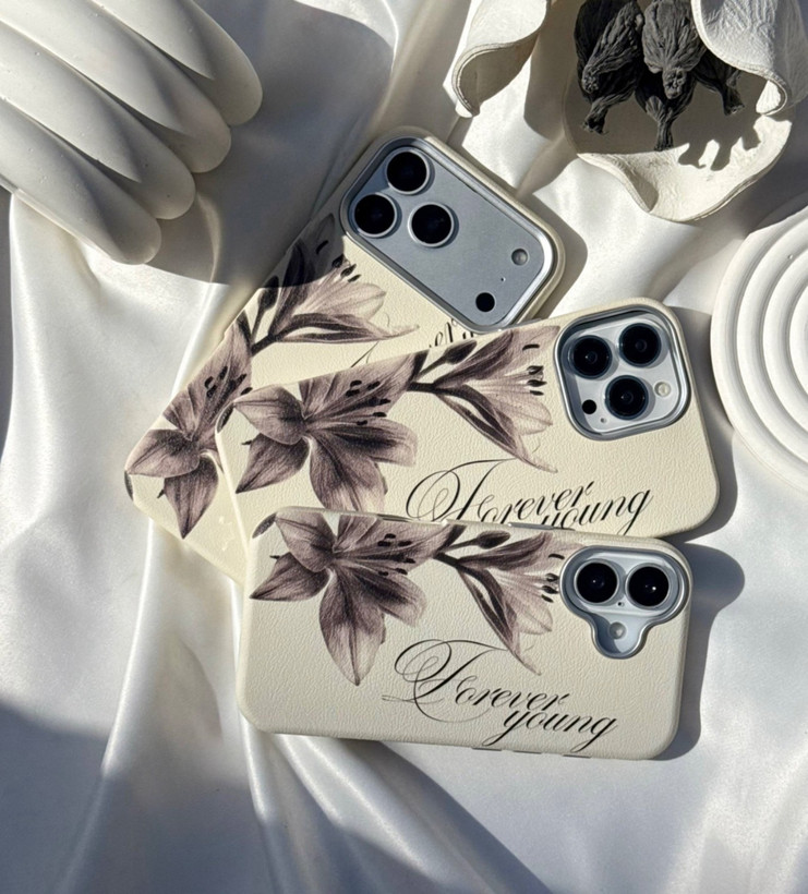 نمای نزدیک قاب گلدار Masa Lilium Classic آیفون